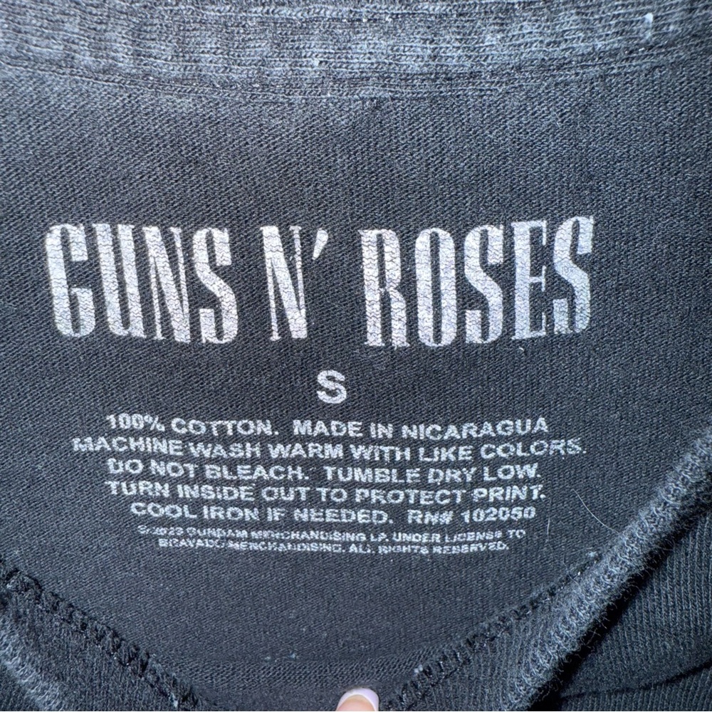 $10 or 🆓 BUY ONE GET ONE FREE 🆓 Guns N Roses November Rain T Shirt - Picture 2 of 3